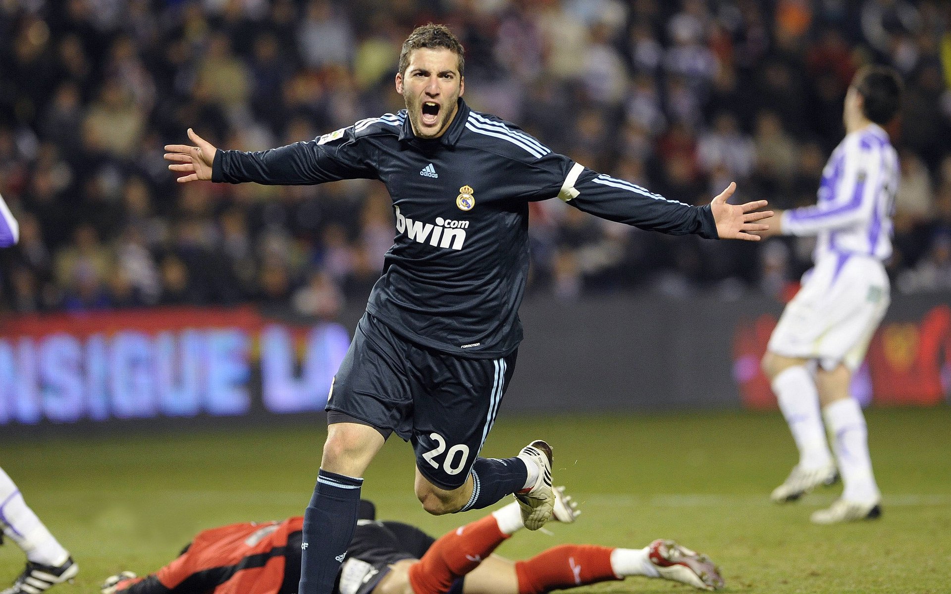 皇家贝蒂斯通过中路渗透创造良机,皇家贝蒂斯是谁的小弟